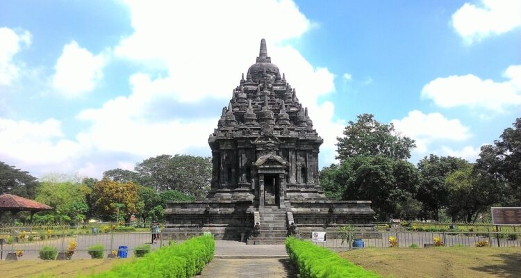 Candi Bubrah di kawasan Prambanan, Klaten, tampak depan setelah dipugar