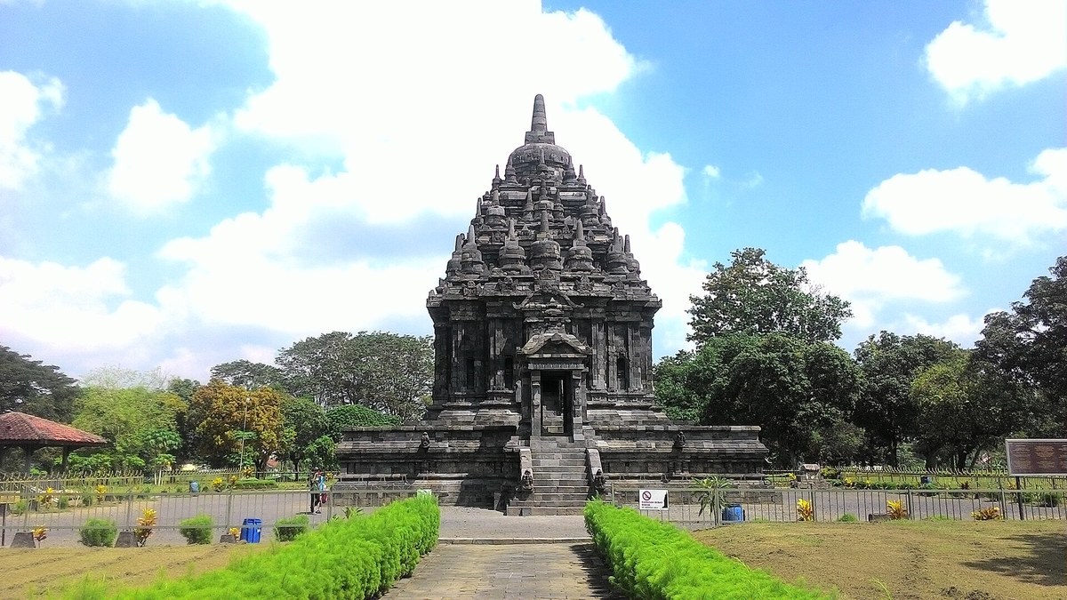 Candi Bubrah di kawasan Prambanan, Klaten, tampak depan setelah dipugar
